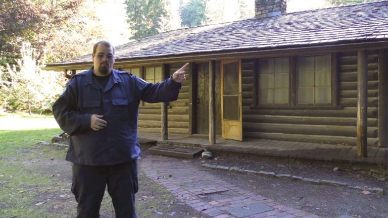 Taylor visits Jack's cabin