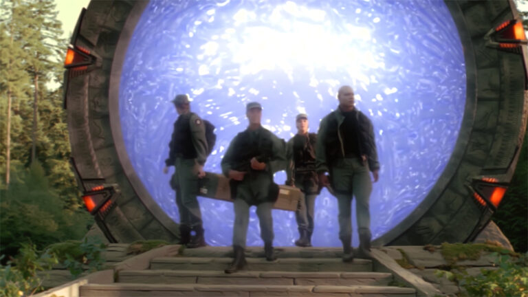 SG-1 arrives through the Stargate ("Shades of Grey")